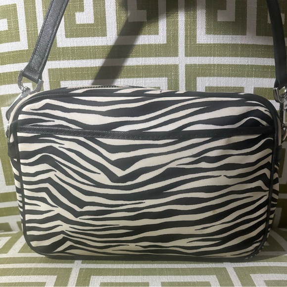 SOLD! Michael Kors Jet Set Charm Pocket Large Signature Clutch Crossbody Bag - Picture 4 of 6